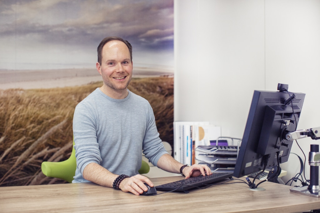 joerg-bort-schreibtisch-pc